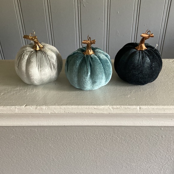NWT Set of 3- Velvet Pumpkins- Dark Blue, Silver, Teal Fall Holiday Decorations - Picture 3 of 17